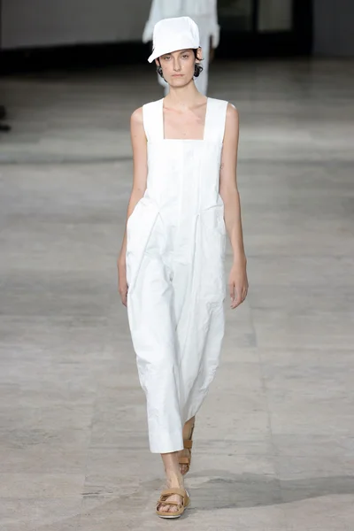 Look 10